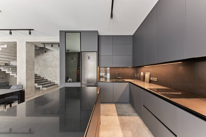 Bucataria Moderna la comanda Neagra cu Insula