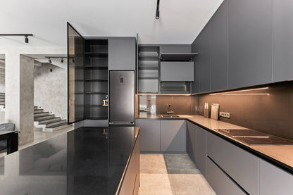 Bucataria Moderna la comanda Neagra cu Insula