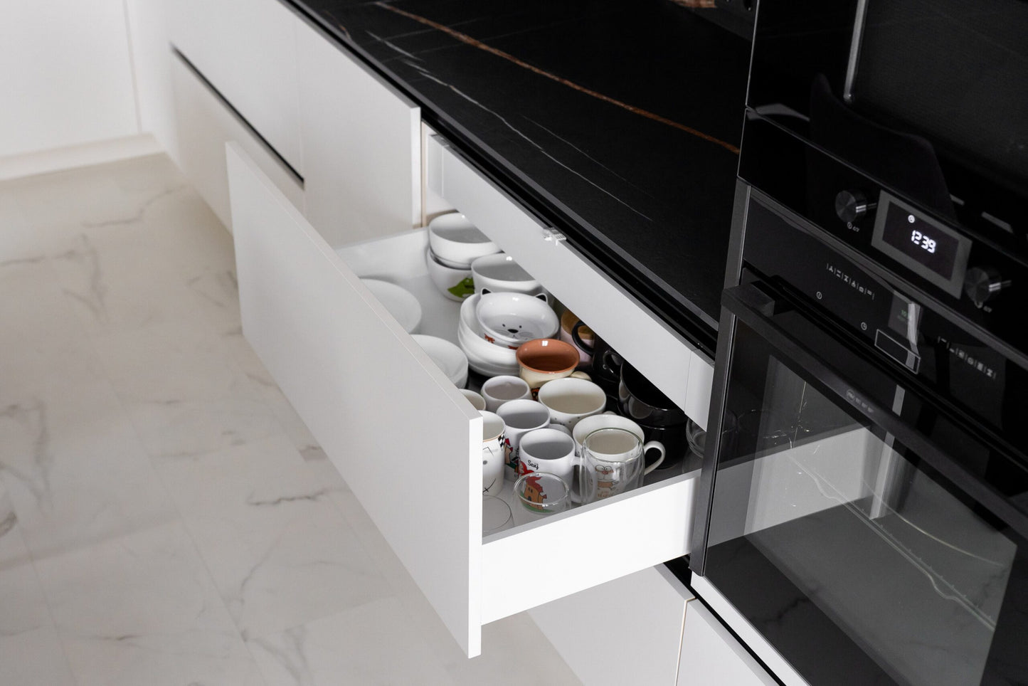 Bucataria Minimalista la comanda Alba pe Colt