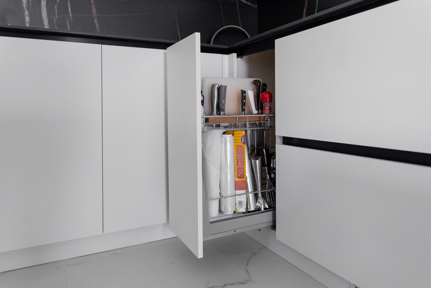 Bucataria Minimalista la comanda Alba pe Colt