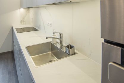 Bucatarie la comanda minimalista gri