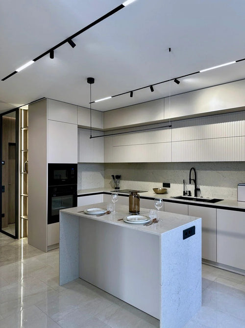 Bucatarie moderna cu insula