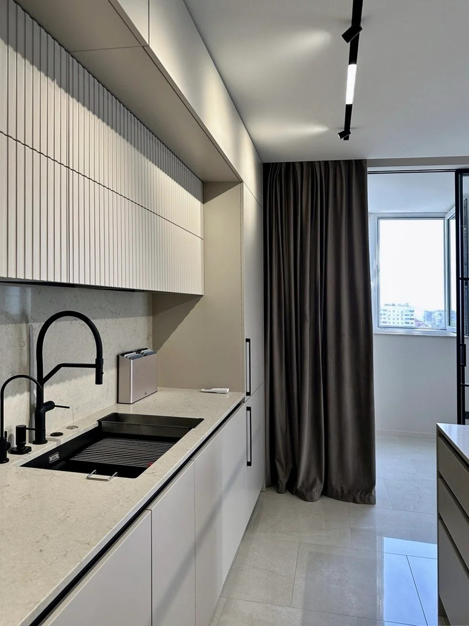 Bucatarie moderna cu insula